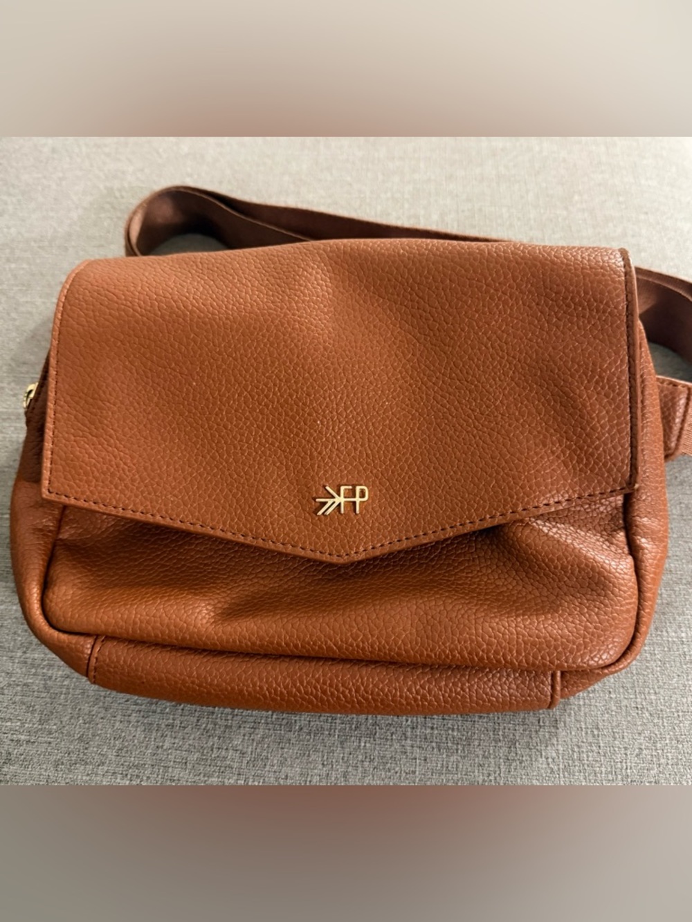 Freshly Picked Classic Crossbody multi purpose Bag - Picture 10 of 12